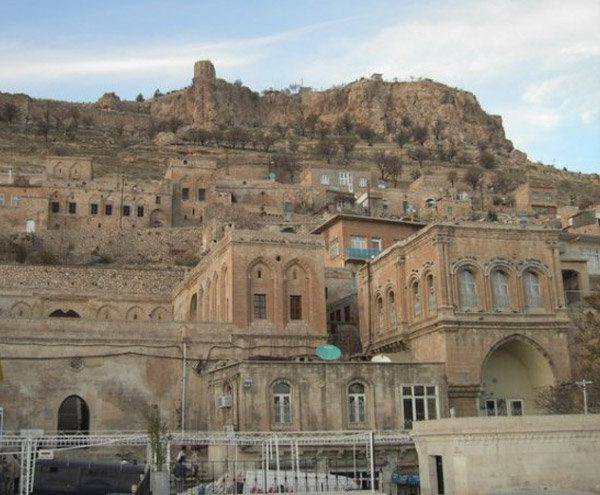 Evlere_ve_kaleye_genel_bakis_Mardin Evlere_ve_kaleye_genel_bakis_Mardin