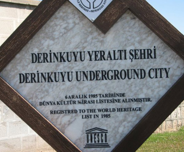 Yeralti_Sehrinin_Giris_Tabelasi_Nevsehir Yeralti_Sehrinin_Giris_Tabelasi_Nevsehir
